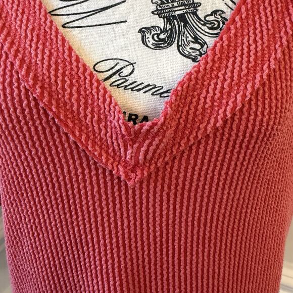 Alter’d State Women’s Short Sleeve Cropped Shirt Med Red V-Neck Stretch Ribbed - Picture 2 of 7